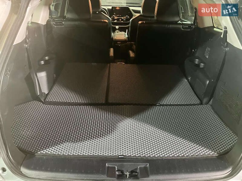 Позашляховик / Кросовер Toyota Highlander 2022 в Києві