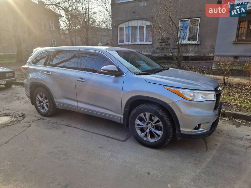 Внедорожник / Кроссовер Toyota Highlander 2015 в Запорожье