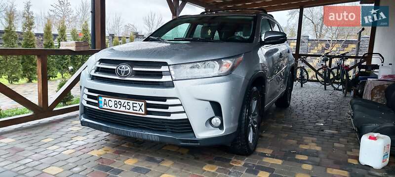Внедорожник / Кроссовер Toyota Highlander 2018 в Луцке