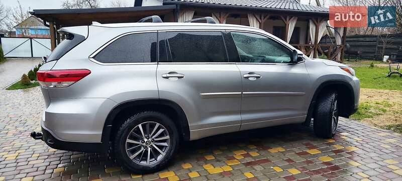 Внедорожник / Кроссовер Toyota Highlander 2018 в Луцке