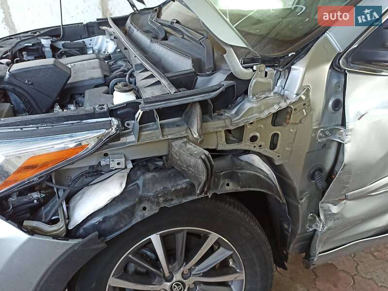 Внедорожник / Кроссовер Toyota Highlander 2018 в Луцке