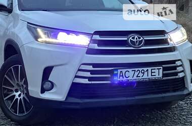 Позашляховик / Кросовер Toyota Highlander 2018 в Луцьку