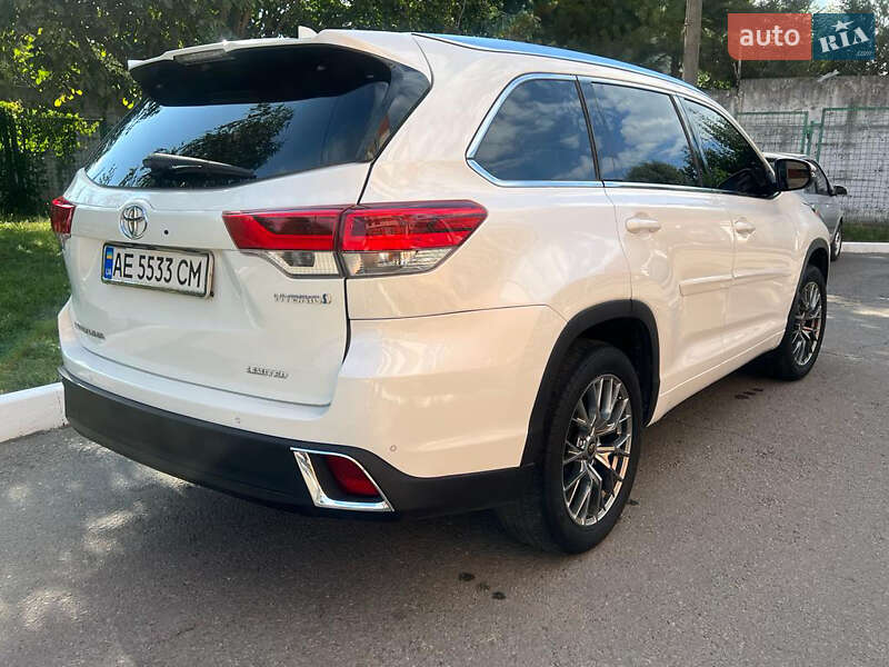 Внедорожник / Кроссовер Toyota Highlander 2017 в Днепре