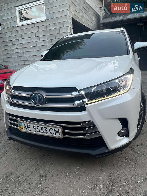 Внедорожник / Кроссовер Toyota Highlander 2017 в Днепре