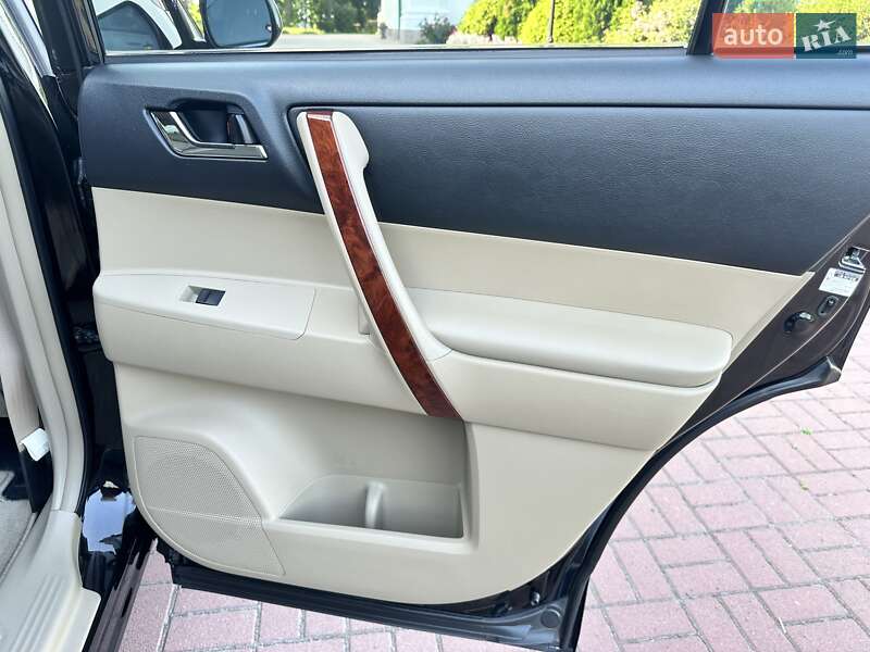 Позашляховик / Кросовер Toyota Highlander 2010 в Києві