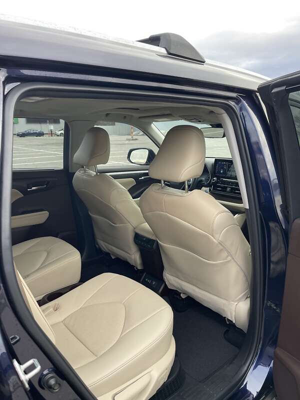 Внедорожник / Кроссовер Toyota Highlander 2022 в Котельве