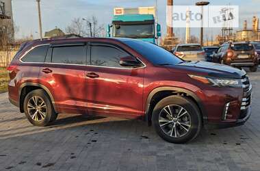 Внедорожник / Кроссовер Toyota Highlander 2018 в Львове