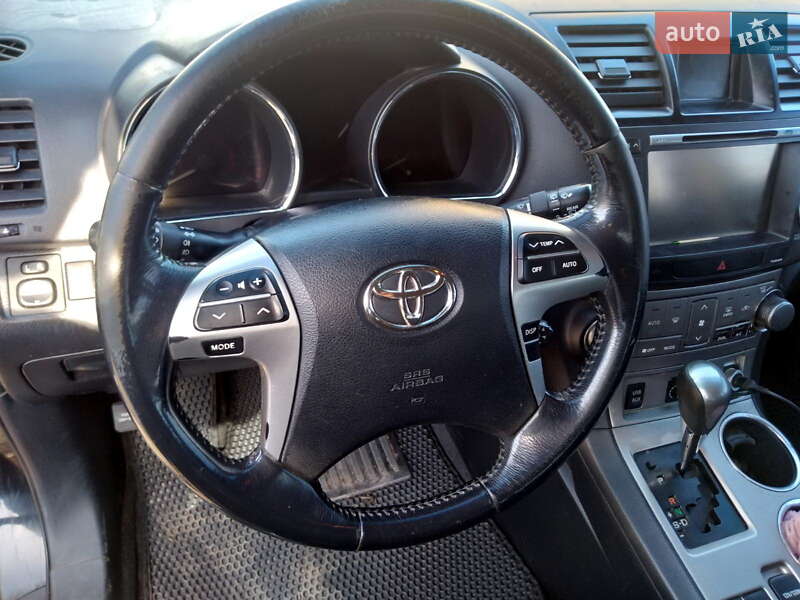 Внедорожник / Кроссовер Toyota Highlander 2011 в Славянске