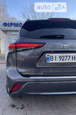 Позашляховик / Кросовер Toyota Highlander 2020 в Лубнах