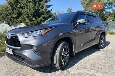 Внедорожник / Кроссовер Toyota Highlander 2020 в 