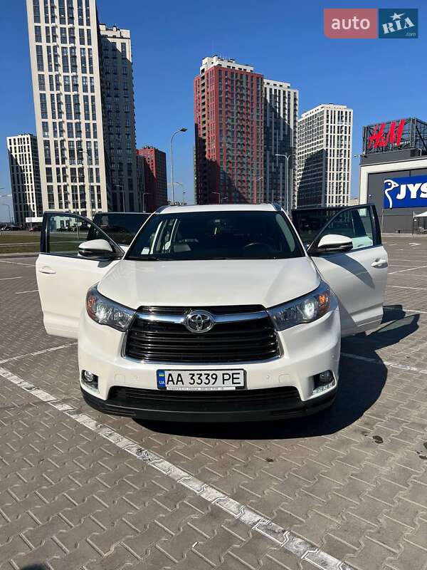 Внедорожник / Кроссовер Toyota Highlander 2016 в Киеве