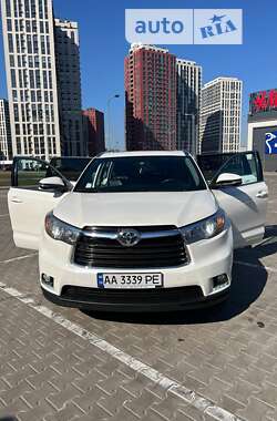 Внедорожник / Кроссовер Toyota Highlander 2016 в Киеве