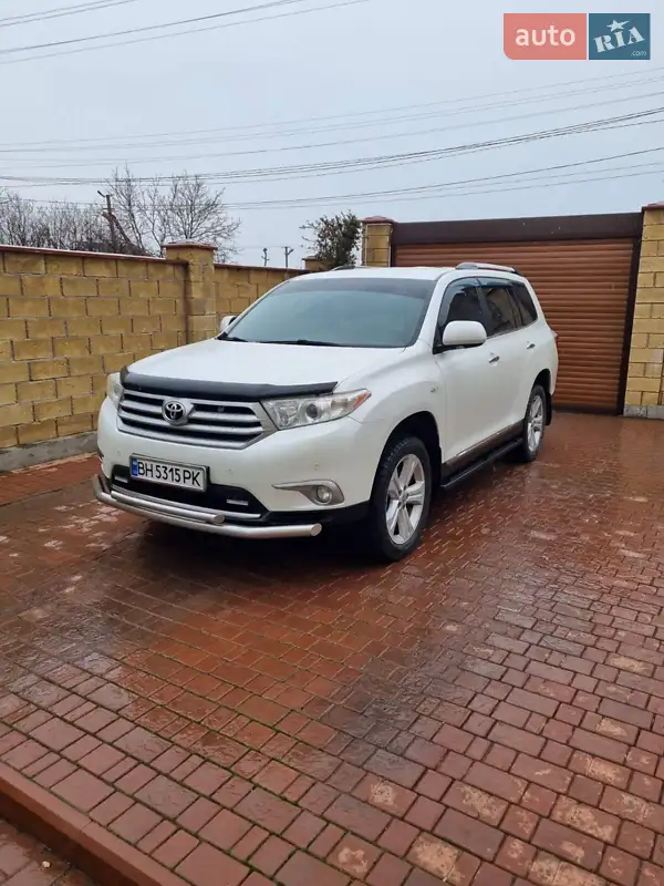 Внедорожник / Кроссовер Toyota Highlander 2013 в 