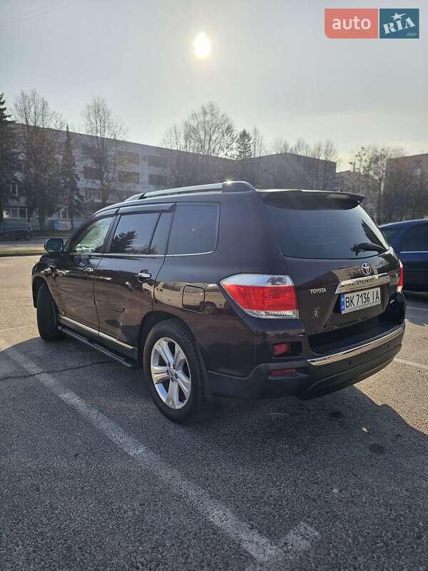 Позашляховик / Кросовер Toyota Highlander 2011 в Рівному