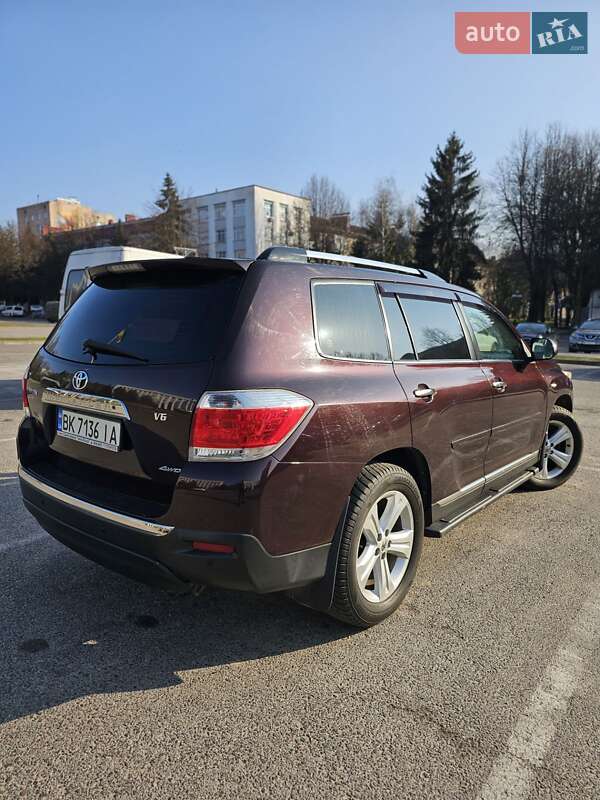 Позашляховик / Кросовер Toyota Highlander 2011 в Рівному