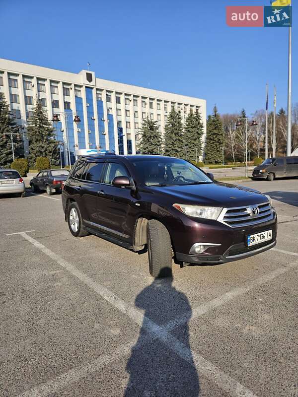 Позашляховик / Кросовер Toyota Highlander 2011 в Рівному