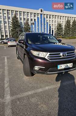 Внедорожник / Кроссовер Toyota Highlander 2011 в Ровно