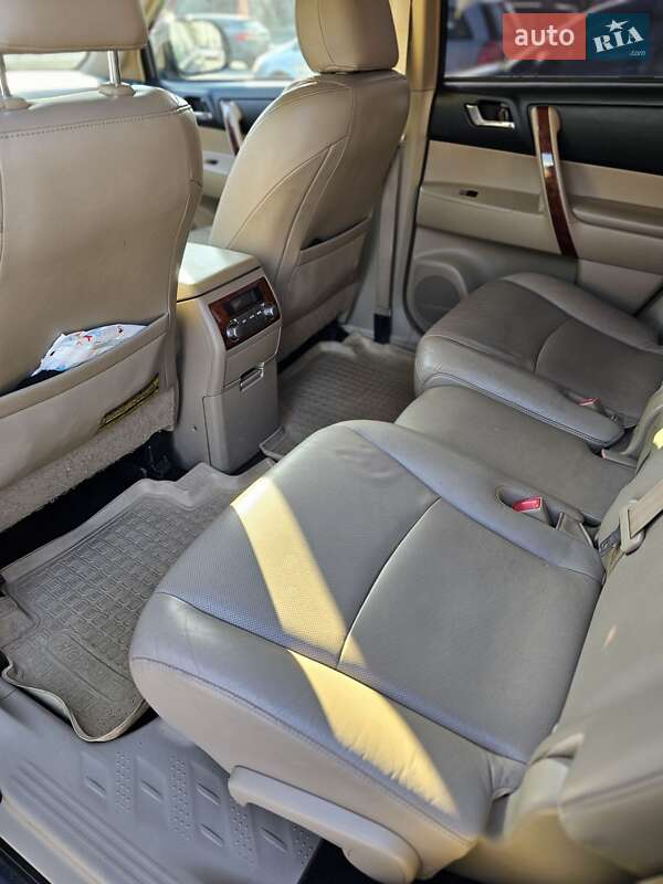 Позашляховик / Кросовер Toyota Highlander 2011 в Рівному
