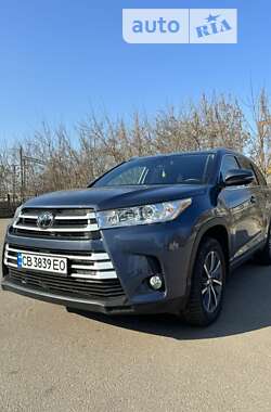 Внедорожник / Кроссовер Toyota Highlander 2017 в Чернигове