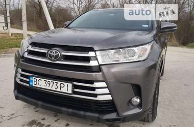 Внедорожник / Кроссовер Toyota Highlander 2018 в Львове