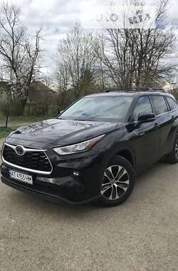 Внедорожник / Кроссовер Toyota Highlander 2020 в 