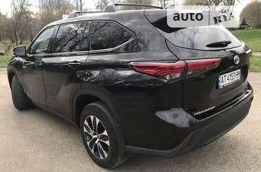 Внедорожник / Кроссовер Toyota Highlander 2020 в 