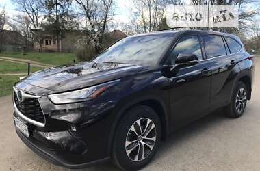 Внедорожник / Кроссовер Toyota Highlander 2020 в 