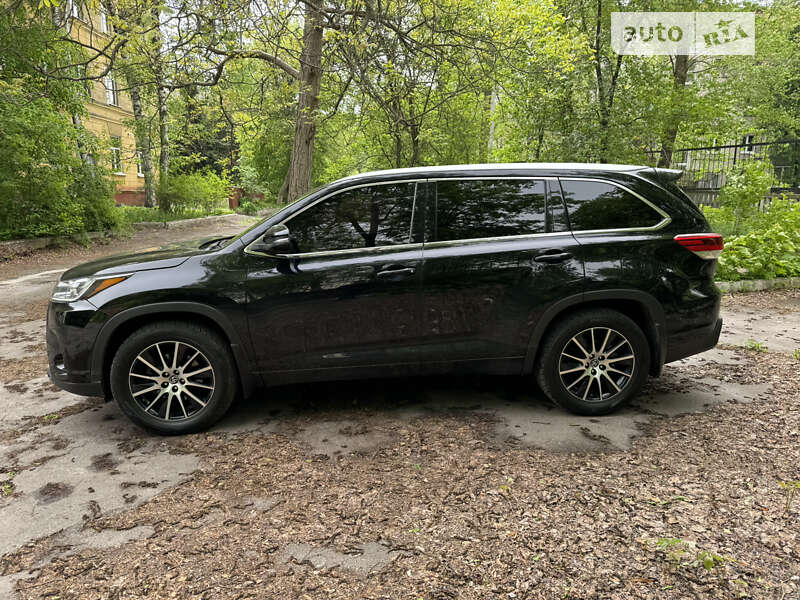 Позашляховик / Кросовер Toyota Highlander 2019 в Дніпрі