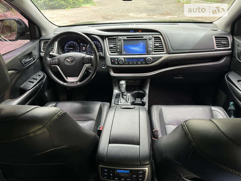 Позашляховик / Кросовер Toyota Highlander 2019 в Дніпрі