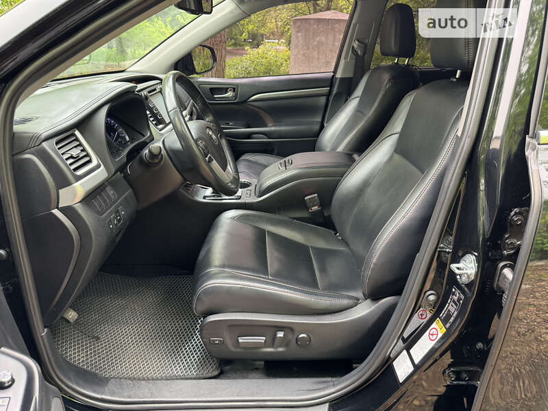 Позашляховик / Кросовер Toyota Highlander 2019 в Дніпрі