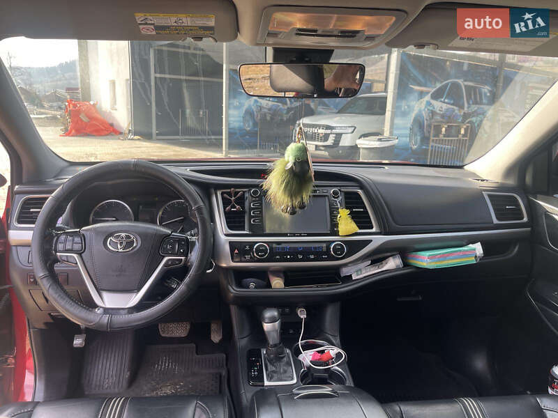 Внедорожник / Кроссовер Toyota Highlander 2017 в Бориславе