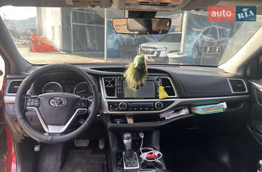 Внедорожник / Кроссовер Toyota Highlander 2017 в 