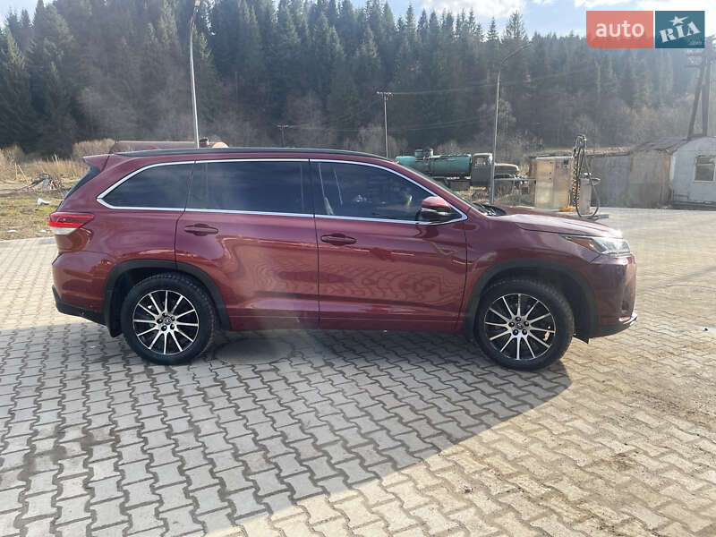 Внедорожник / Кроссовер Toyota Highlander 2017 в Бориславе