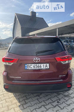 Позашляховик / Кросовер Toyota Highlander 2017 в Бориславі