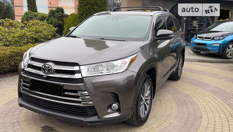 Внедорожник / Кроссовер Toyota Highlander 2017 в Львове