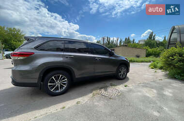 Позашляховик / Кросовер Toyota Highlander 2019 в 