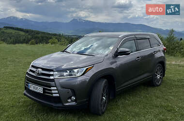 Внедорожник / Кроссовер Toyota Highlander 2019 в 