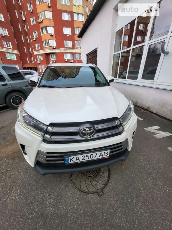 Внедорожник / Кроссовер Toyota Highlander 2019 в Киеве