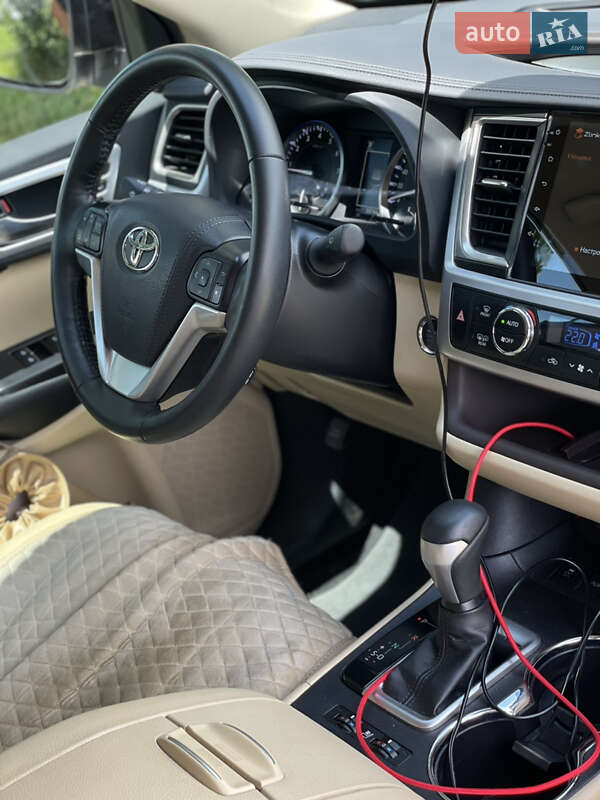 Позашляховик / Кросовер Toyota Highlander 2019 в Києві