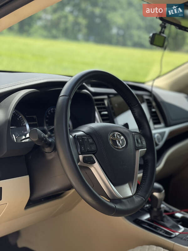 Позашляховик / Кросовер Toyota Highlander 2019 в Києві