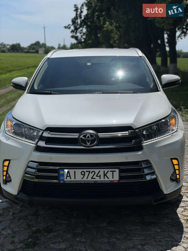Позашляховик / Кросовер Toyota Highlander 2019 в Києві