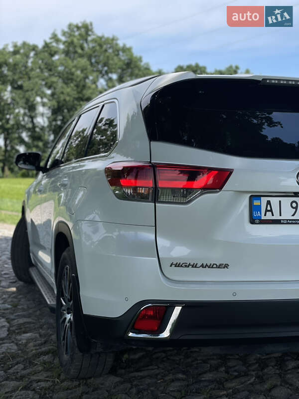 Позашляховик / Кросовер Toyota Highlander 2019 в Києві