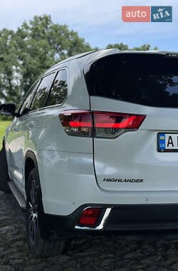 Внедорожник / Кроссовер Toyota Highlander 2019 в 