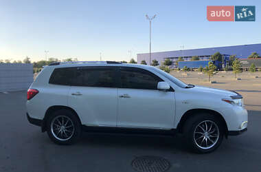 Позашляховик / Кросовер Toyota Highlander 2012 в 