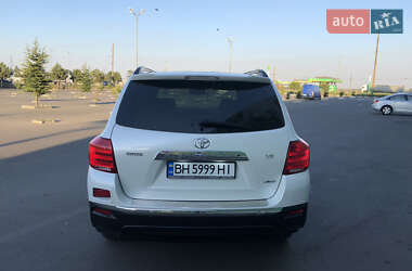 Позашляховик / Кросовер Toyota Highlander 2012 в 