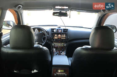 Позашляховик / Кросовер Toyota Highlander 2012 в 