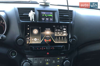 Позашляховик / Кросовер Toyota Highlander 2012 в 