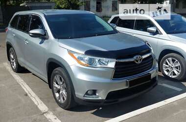 Позашляховик / Кросовер Toyota Highlander 2014 в 