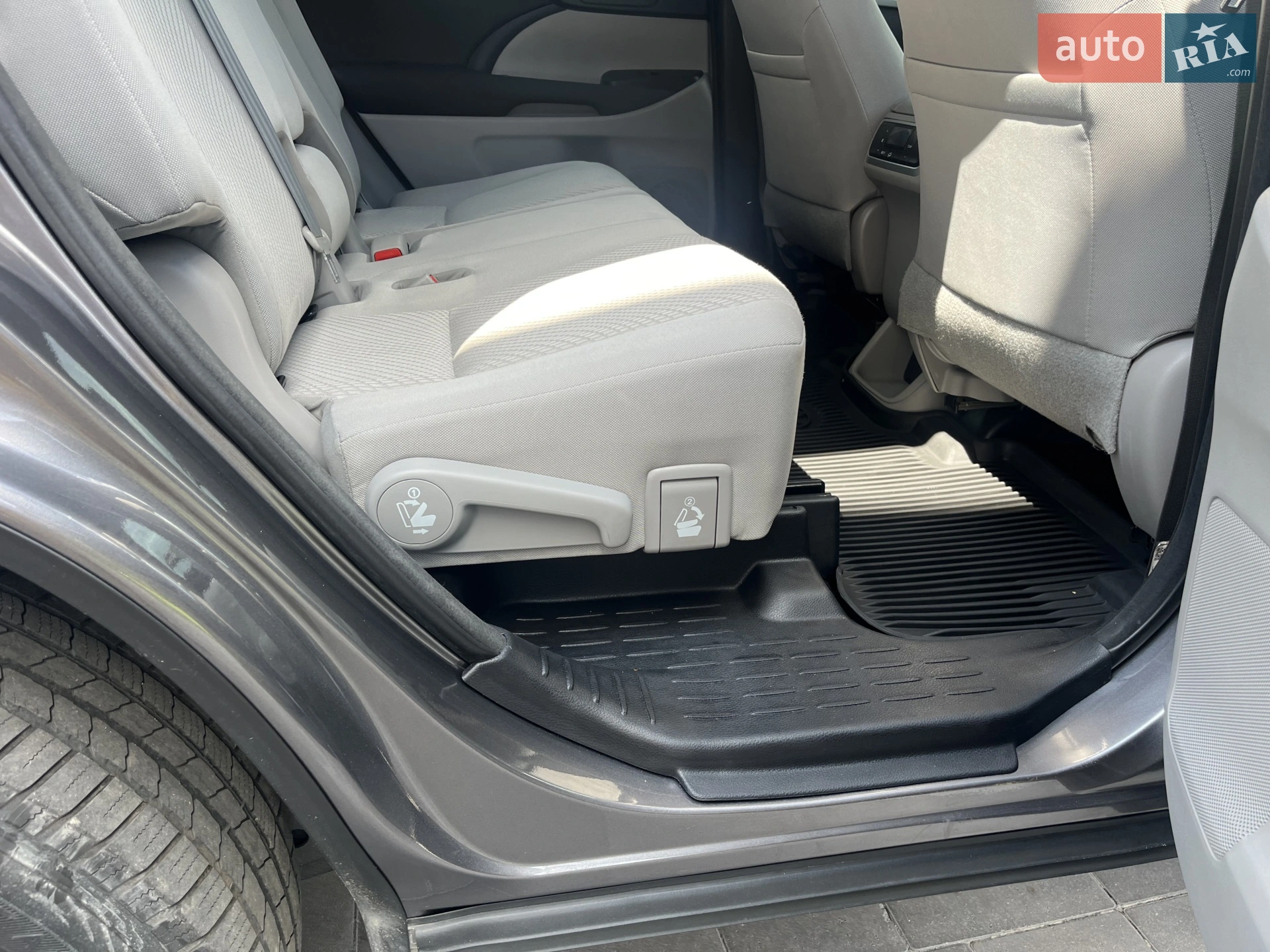 2017 Toyota Highlander - мініатюра 8