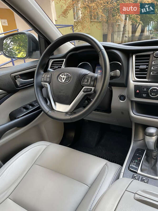 Внедорожник / Кроссовер Toyota Highlander 2018 в Николаеве фото 14 Внедорожник / Кроссовер Toyota Highlander 2018 в Николаеве